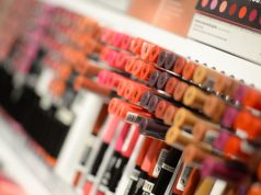Hurtownia kosmetyczna – jak wybrać sprawdzonego dostawcę dla salonu beauty?